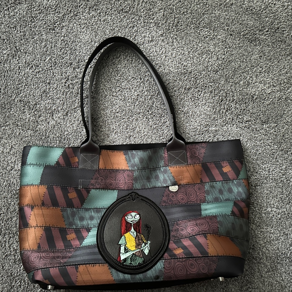Harvey’s Nightmare Before Christmas Jack and Sally Tote - Picture 2 of 9